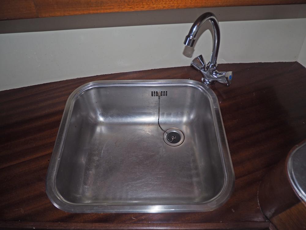 Cabin en avant, H&eacute;bergements